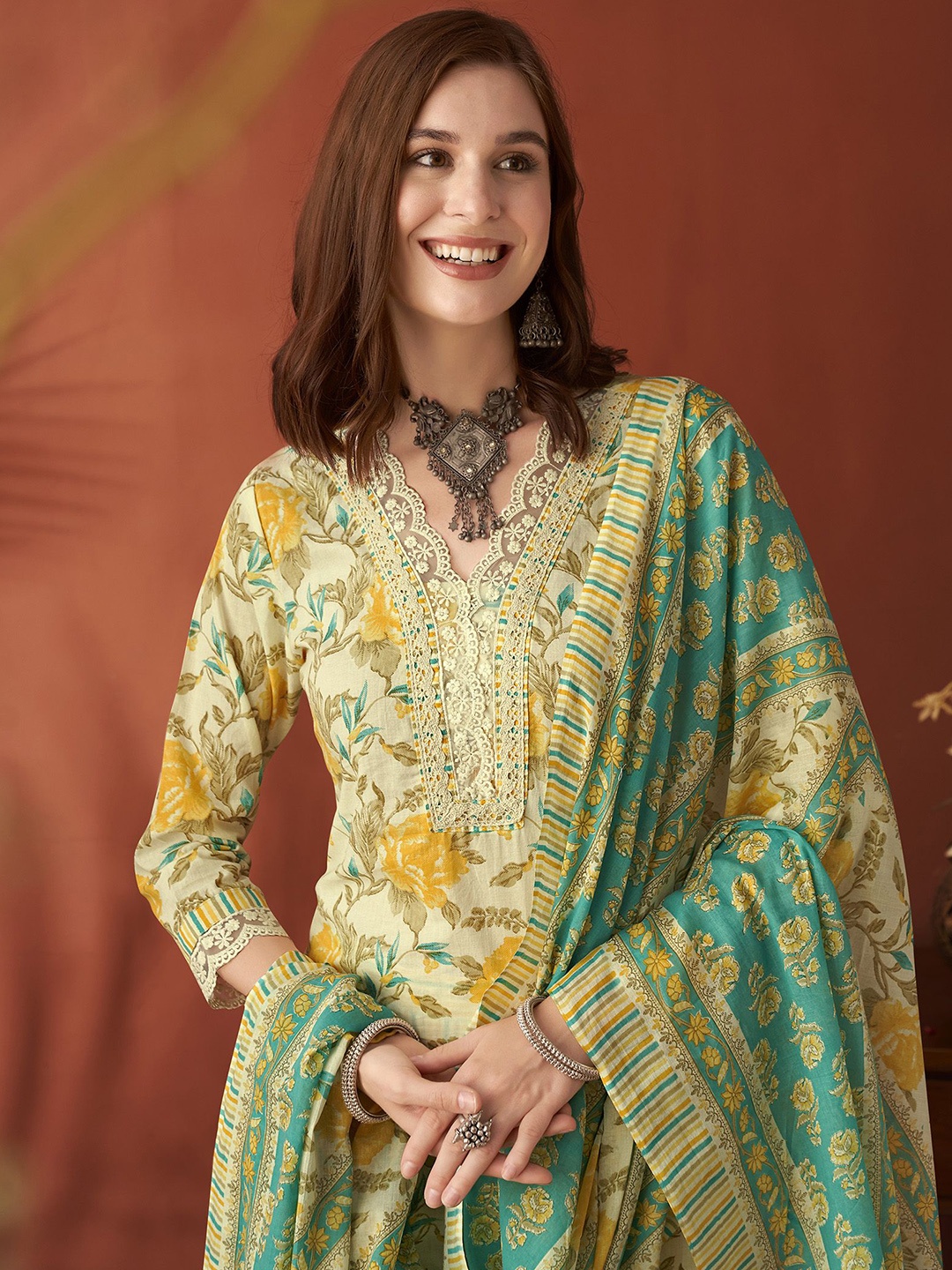 Anouk Women Floral Printed Regular Pure Cotton Kurta with Trousers & With Dupatta, Off white
Anouk Women Floral Printed Regular Pure Cotton Kurta with Trousers & With Dupatta, Off white