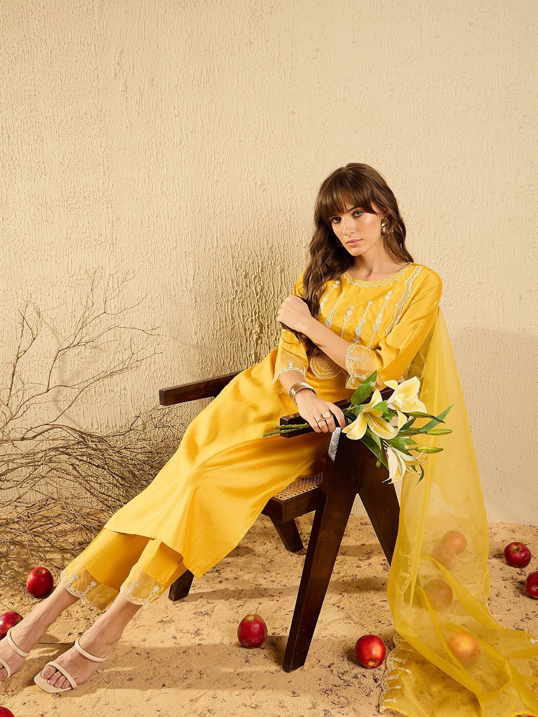 Indo Era Women Floral Embroidered Regular Thread Work Liva Kurta with Trousers & With Dupatta, Yellow
Indo Era Women Floral Embroidered Regular Thread Work Liva Kurta with Trousers & With Dupatta, Yellow