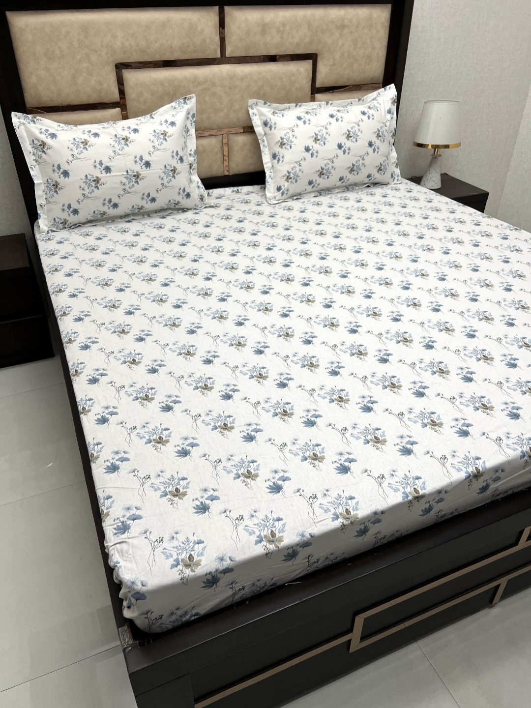 Pure Decor Sapphire Blue Floral 330 TC Fitted Cotton King Bedsheet With 2 Pillow Covers, White
Pure Decor Sapphire Blue Floral 330 TC Fitted Cotton King Bedsheet With 2 Pillow Covers, White
