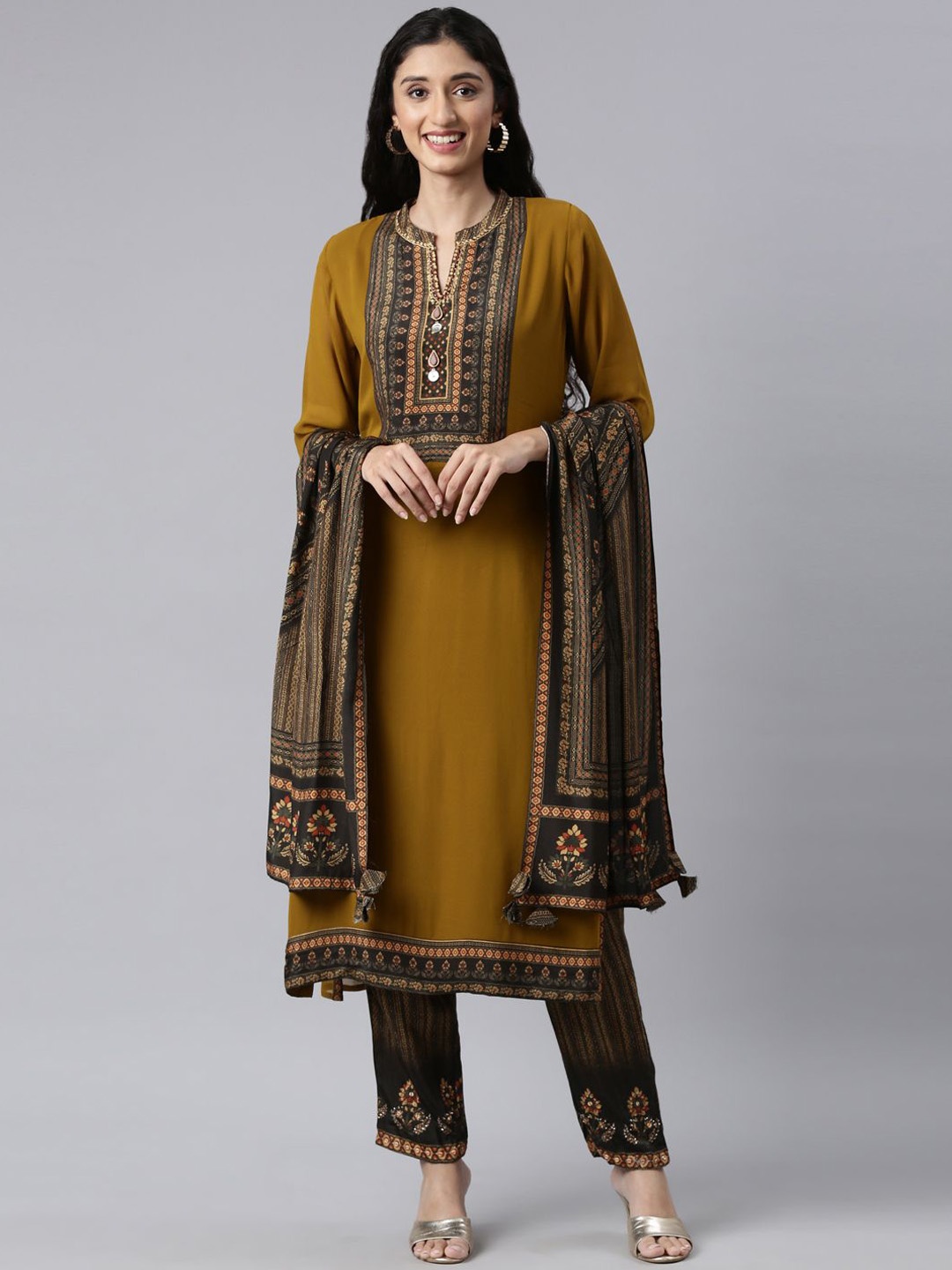 Neerus Women Floral Yoke Design Panelled Thread Work Kurta with Trousers & With Dupatta, Green
Neerus Women Floral Yoke Design Panelled Thread Work Kurta with Trousers & With Dupatta, Green
