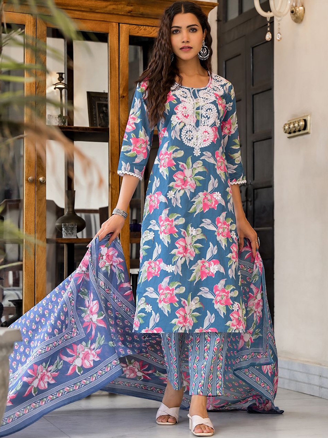 Vastramyaa Women Floral Printed Regular Thread Work Pure Cotton Kurta with Trousers & With Dupatta, Teal
Vastramyaa Women Floral Printed Regular Thread Work Pure Cotton Kurta with Trousers & With Dupatta, Teal