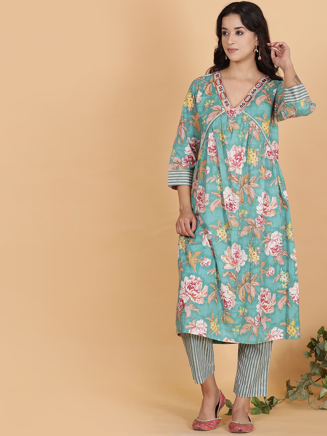 Spring Soul Women Floral Printed Regular Mirror Work Pure Cotton Kurta with Trousers, Teal
Spring Soul Women Floral Printed Regular Mirror Work Pure Cotton Kurta with Trousers, Teal