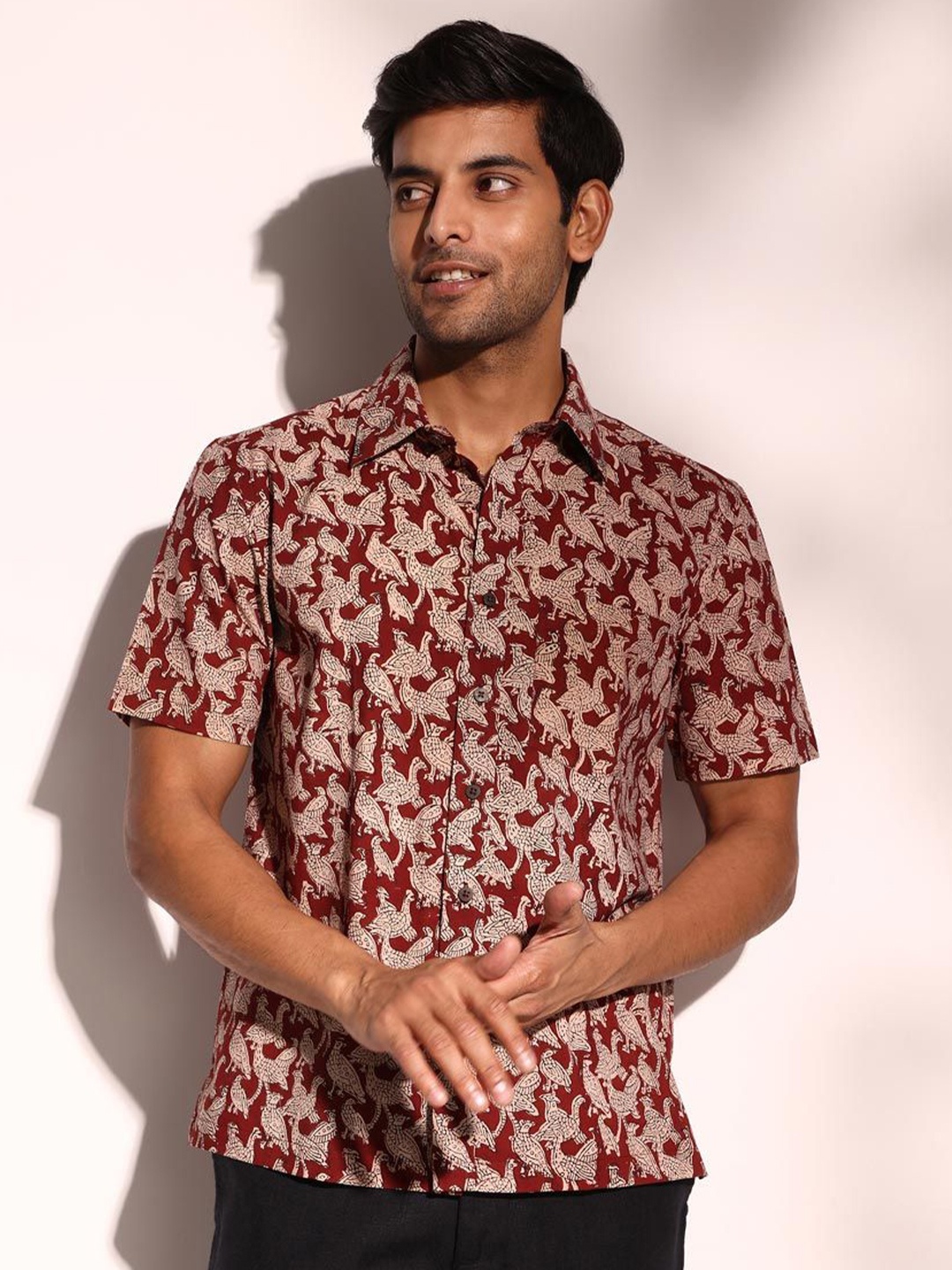 Fabindia Men Straight Spread Collar Conversational Printed Cotton Casual Shirt, Maroon
Fabindia Men Straight Spread Collar Conversational Printed Cotton Casual Shirt, Maroon