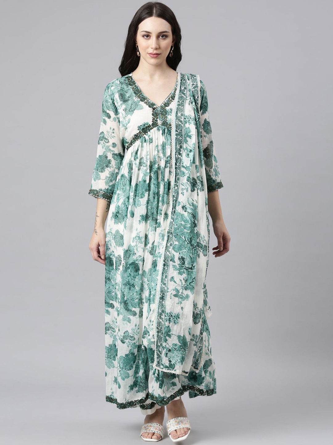 Neerus Women Floral Printed Empire Thread Work Kurta with Trousers & With Dupatta, Green
Neerus Women Floral Printed Empire Thread Work Kurta with Trousers & With Dupatta, Green