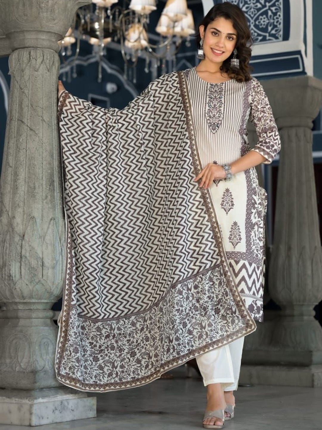 KAJREE Women Floral Printed Regular Pure Cotton Kurti with Salwar & With Dupatta, White
KAJREE Women Floral Printed Regular Pure Cotton Kurti with Salwar & With Dupatta, White