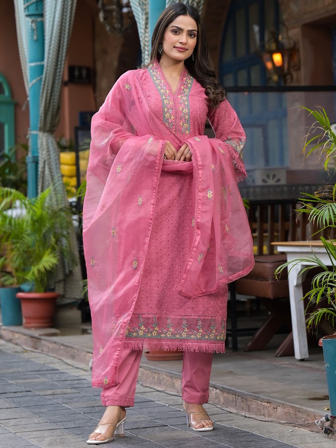 KAJREE Women Floral Embroidered Regular Thread Work Pure Cotton Kurti with Trousers & With Dupatta, Pink
KAJREE Women Floral Embroidered Regular Thread Work Pure Cotton Kurti with Trousers & With Dupatta, Pink