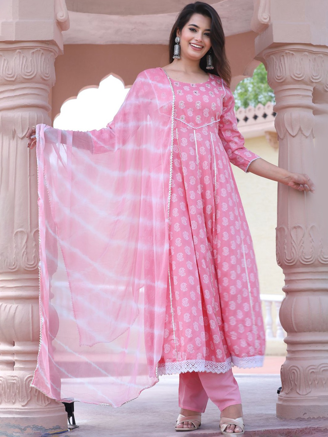 SINGNI Women Ethnic Motifs Printed Regular Kurta with Trousers & With Dupatta, Pink
SINGNI Women Ethnic Motifs Printed Regular Kurta with Trousers & With Dupatta, Pink
