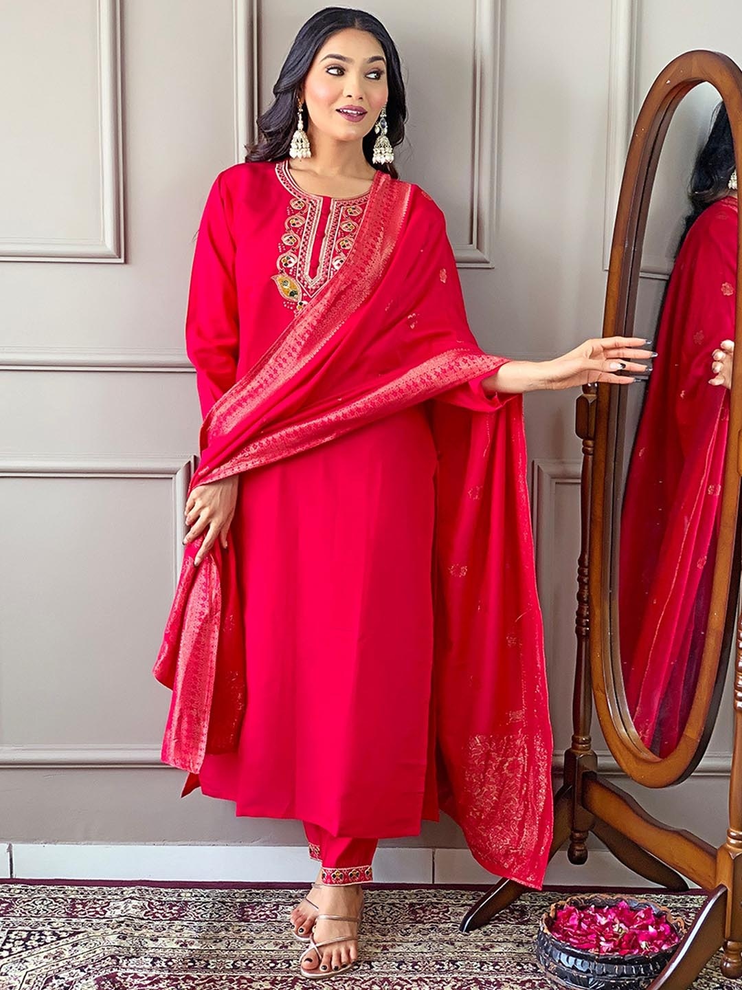NIZA FASHION Women Ethnic Motifs Yoke Design Regular Thread Work Kurta with Trousers & With Dupatta, Pink
NIZA FASHION Women Ethnic Motifs Yoke Design Regular Thread Work Kurta with Trousers & With Dupatta, Pink
