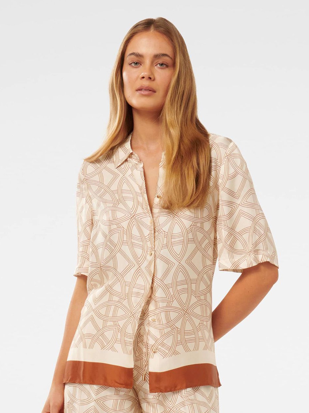 Forever New Women Relaxed Spread Collar Abstract Printed Relaxed Fit Casual Shirt, Beige
Forever New Women Relaxed Spread Collar Abstract Printed Relaxed Fit Casual Shirt, Beige