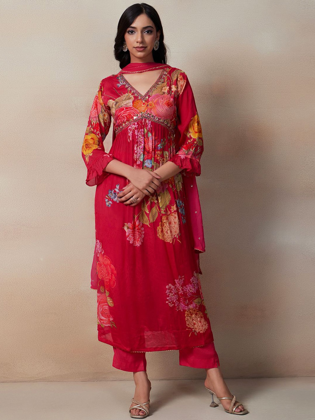 Rang by Indya Women Floral Printed Empire Thread Work Kurta with Trousers & With Dupatta, Pink
Rang by Indya Women Floral Printed Empire Thread Work Kurta with Trousers & With Dupatta, Pink