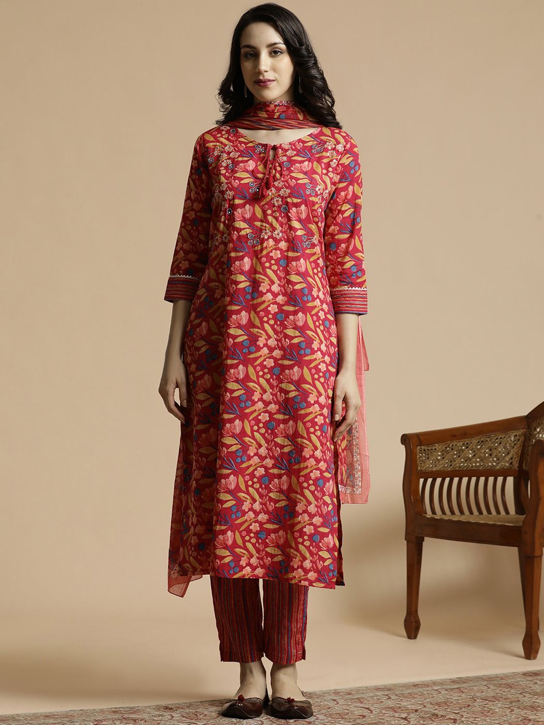 Anouk Women Floral Printed Regular Thread Work Kurta with Trousers & With Dupatta, Maroon
Anouk Women Floral Printed Regular Thread Work Kurta with Trousers & With Dupatta, Maroon