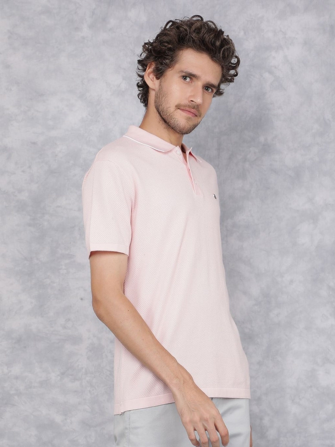 Crimsoune Club Men V-Neck Extended Sleeves Applique Slim Fit T-shirt, Pink
Crimsoune Club Men V-Neck Extended Sleeves Applique Slim Fit T-shirt, Pink