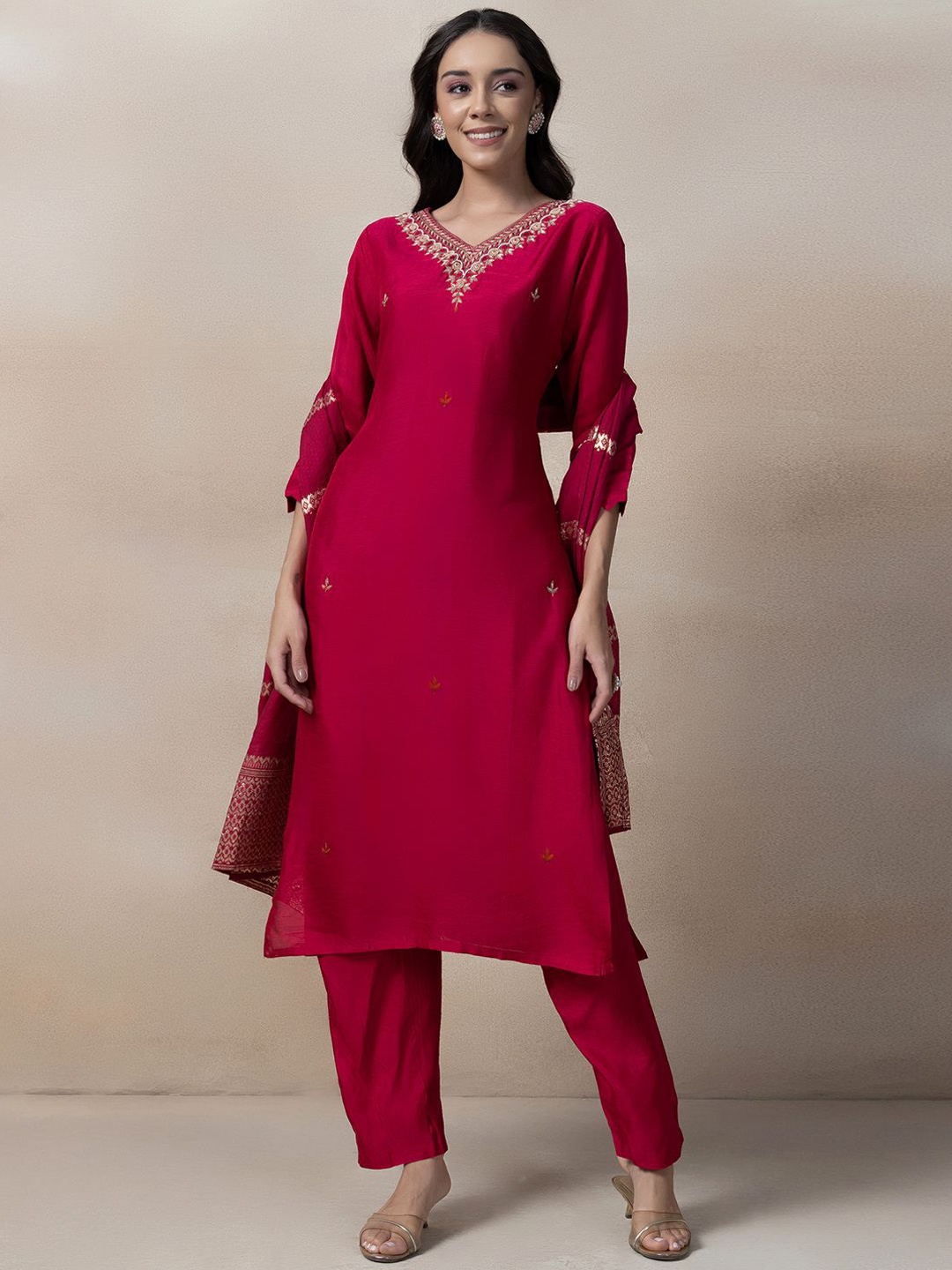 Rang by Indya Women Yoke Design Regular Thread Work Kurta with Trousers & With Dupatta, Pink
Rang by Indya Women Yoke Design Regular Thread Work Kurta with Trousers & With Dupatta, Pink