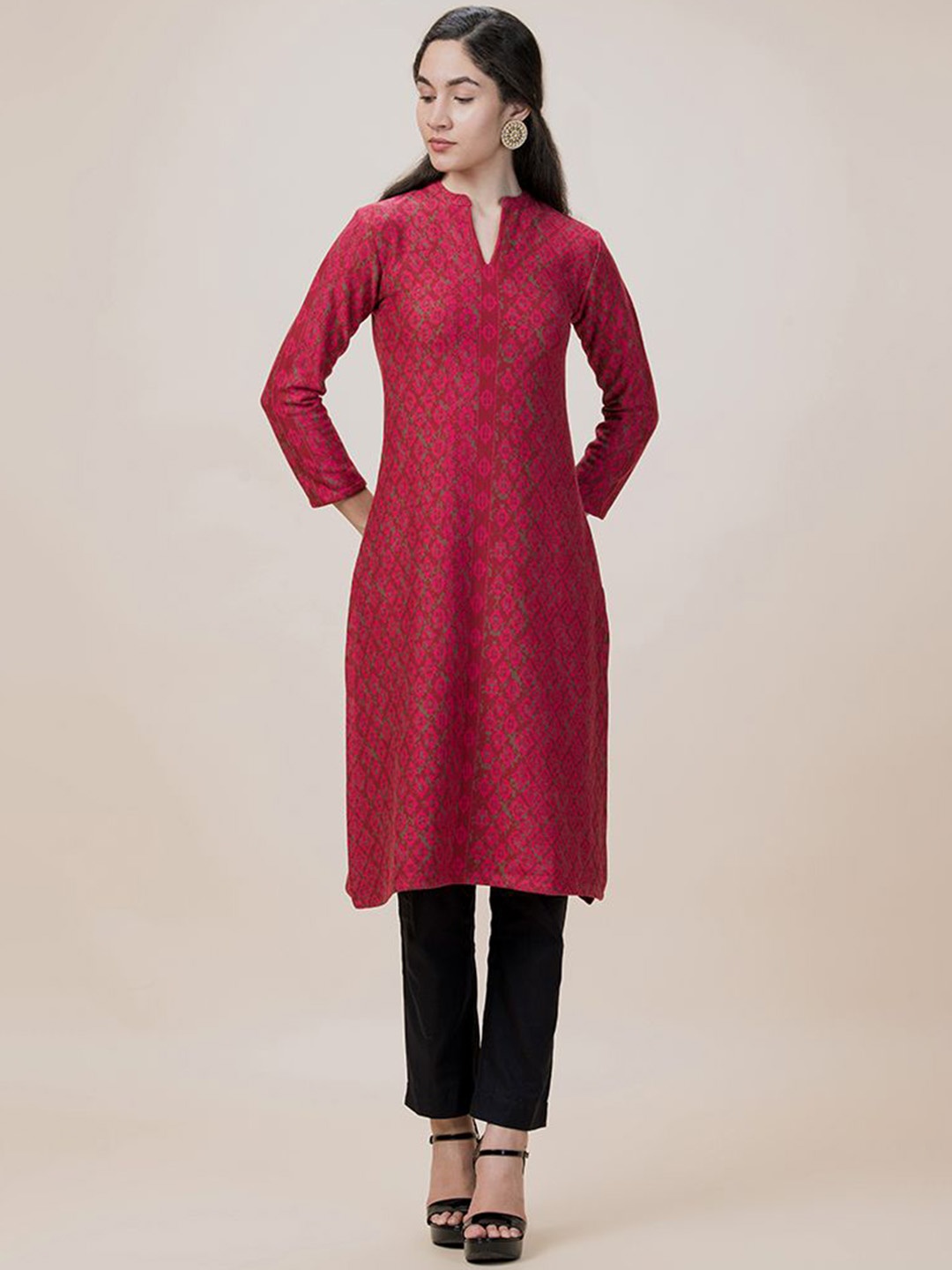 BARARA ETHNIC Women Embroidered Keyhole Neck Thread Work Woollen Anarkali Kurta, Red
BARARA ETHNIC Women Embroidered Keyhole Neck Thread Work Woollen Anarkali Kurta, Red