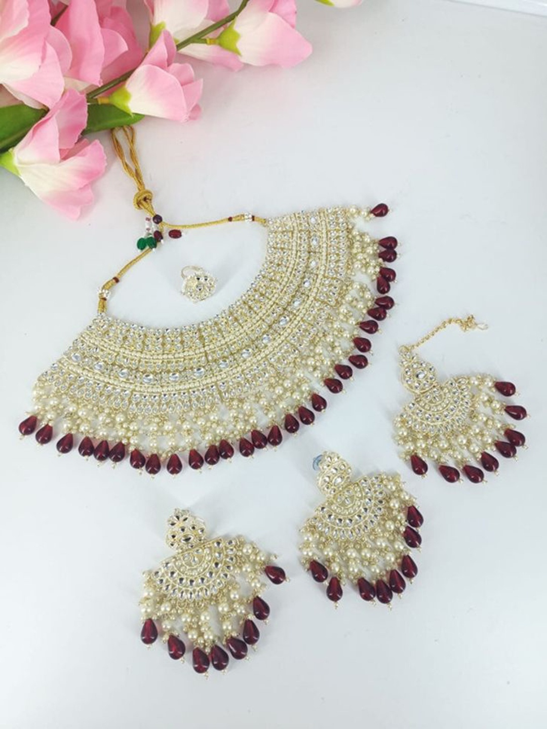 Gyaan Jewels Gold-Plated Stone-Studded & Beaded Necklace and Earrings With Maang Tika
Gyaan Jewels Gold-Plated Stone-Studded & Beaded Necklace and Earrings With Maang Tika