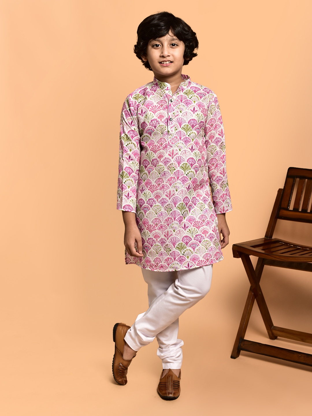PRINTINDIA Boys Mandarin Collar Ethnic Motifs Printed Straight Kurta with Trouser, Pink
PRINTINDIA Boys Mandarin Collar Ethnic Motifs Printed Straight Kurta with Trouser, Pink