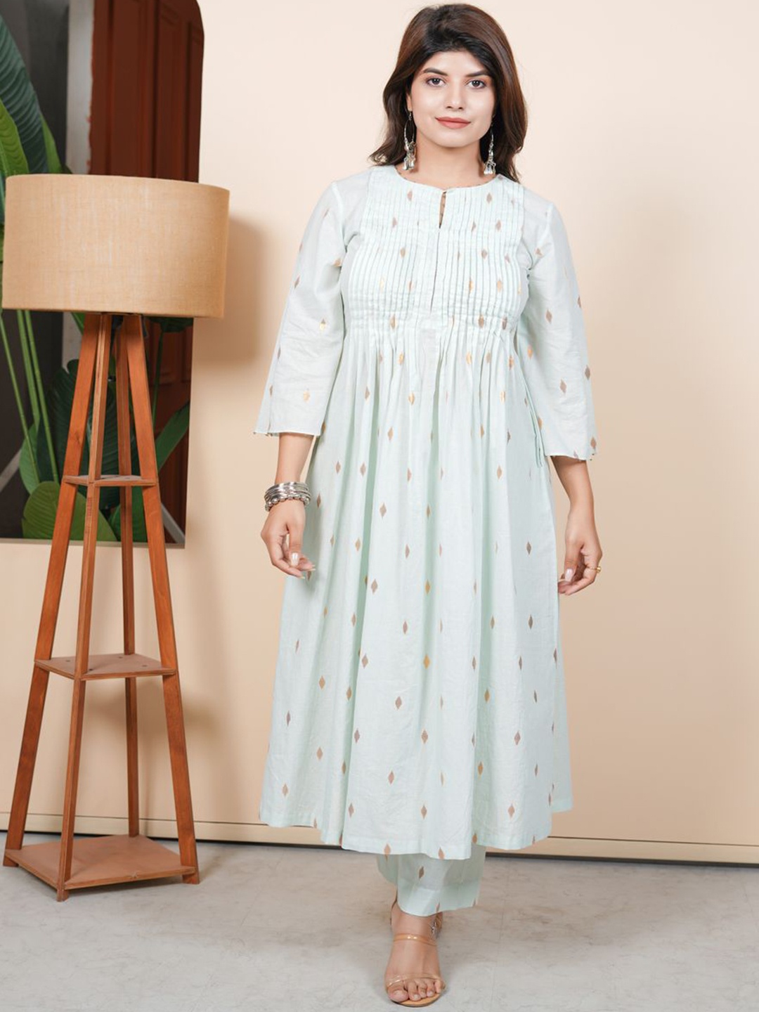 IMRIE India Keyhole Neck Geometric Woven Design Pleated Anarkali Kurta with Trousers, Blue
IMRIE India Keyhole Neck Geometric Woven Design Pleated Anarkali Kurta with Trousers, Blue