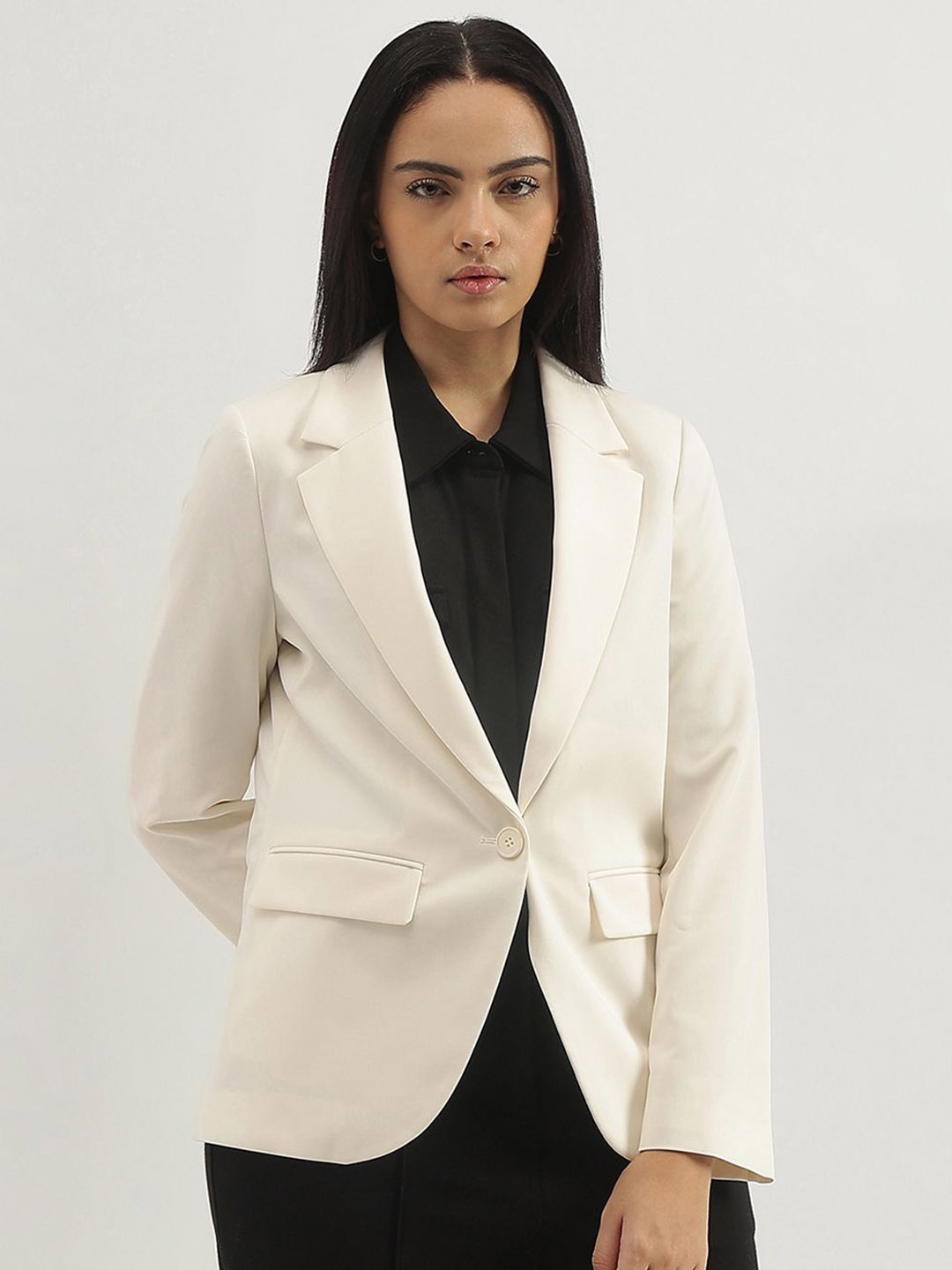 United Colors of Benetton Notched Lapel Collar Tailored Fit Single-Breasted Blazer, White
United Colors of Benetton Notched Lapel Collar Tailored Fit Single-Breasted Blazer, White
