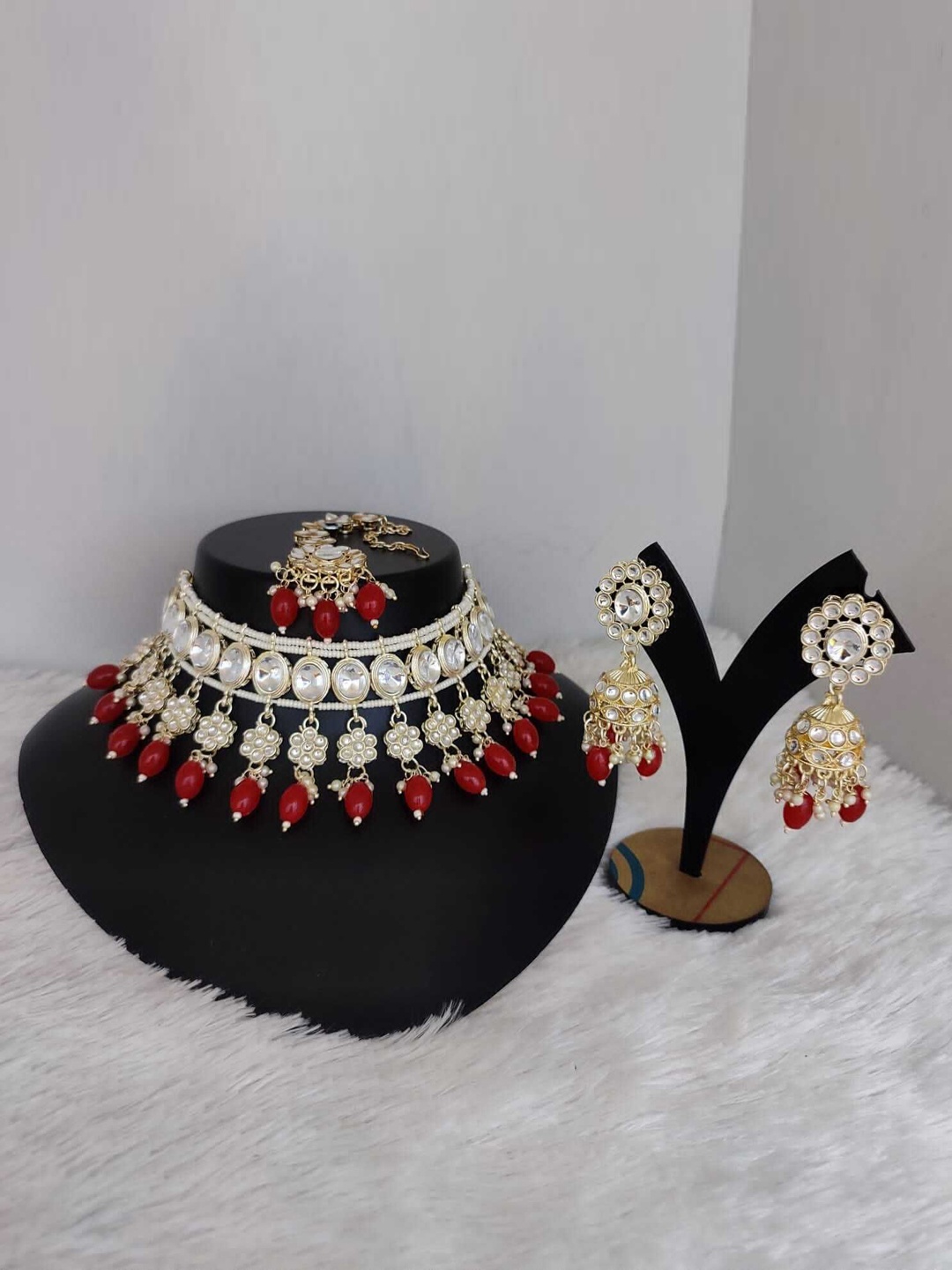 Gyaan Jewels Gold-Plated Stone Studded & Beaded Necklace and Earrings With Maang Tika
Gyaan Jewels Gold-Plated Stone Studded & Beaded Necklace and Earrings With Maang Tika