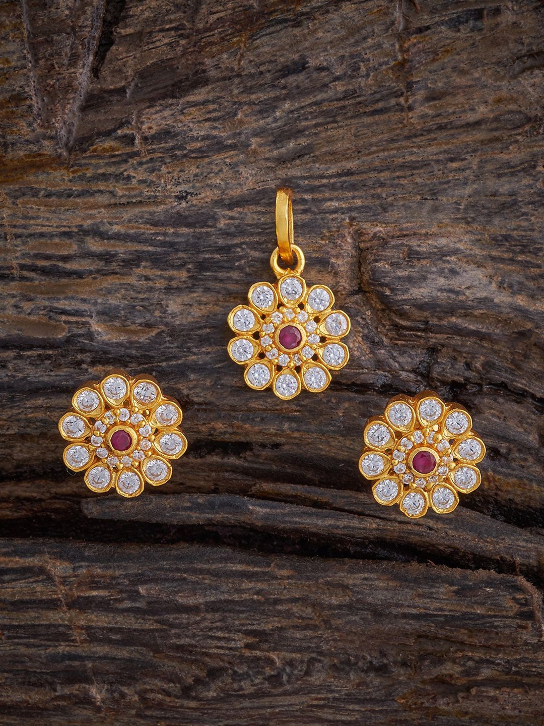 Kushal's Fashion Jewellery 92.5 Pure Silver Gold-Plated CZ-Studded Temple Jewellery Set
Kushal's Fashion Jewellery 92.5 Pure Silver Gold-Plated CZ-Studded Temple Jewellery Set