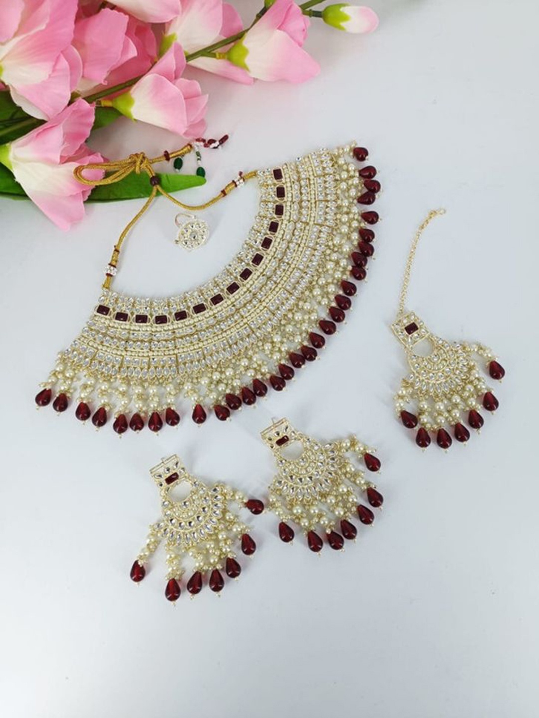 Gyaan Jewels Gold-Plated Stone-Studded & Beaded Necklace and Earrings With Maang Tika
Gyaan Jewels Gold-Plated Stone-Studded & Beaded Necklace and Earrings With Maang Tika