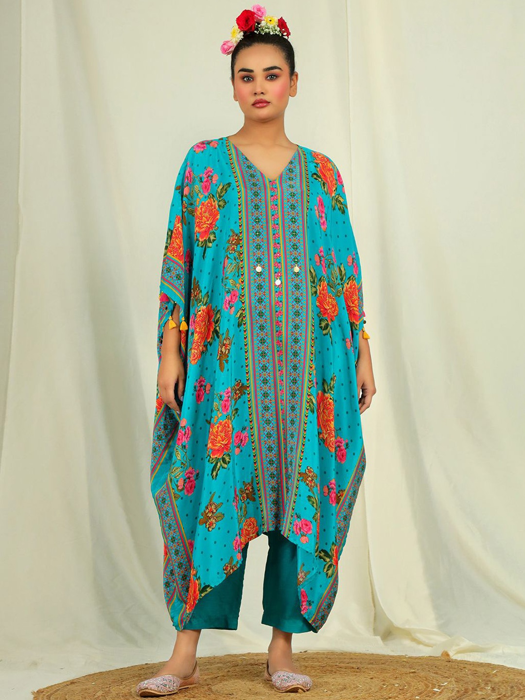 EARTH O FAB Women Floral Printed Regular Silk Crepe Kurta with Trousers, Turquoise blue
EARTH O FAB Women Floral Printed Regular Silk Crepe Kurta with Trousers, Turquoise blue