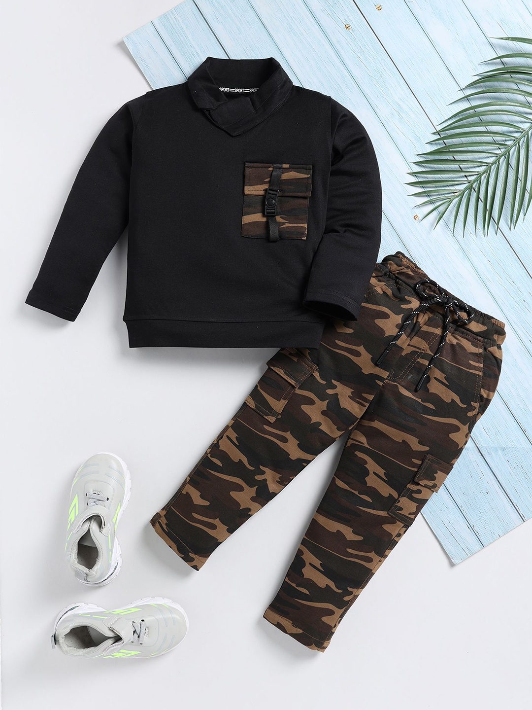 Toonyport Boys Printed High Neck Long Sleeves Sweatshirt With Trouser, Black
Toonyport Boys Printed High Neck Long Sleeves Sweatshirt With Trouser, Black
