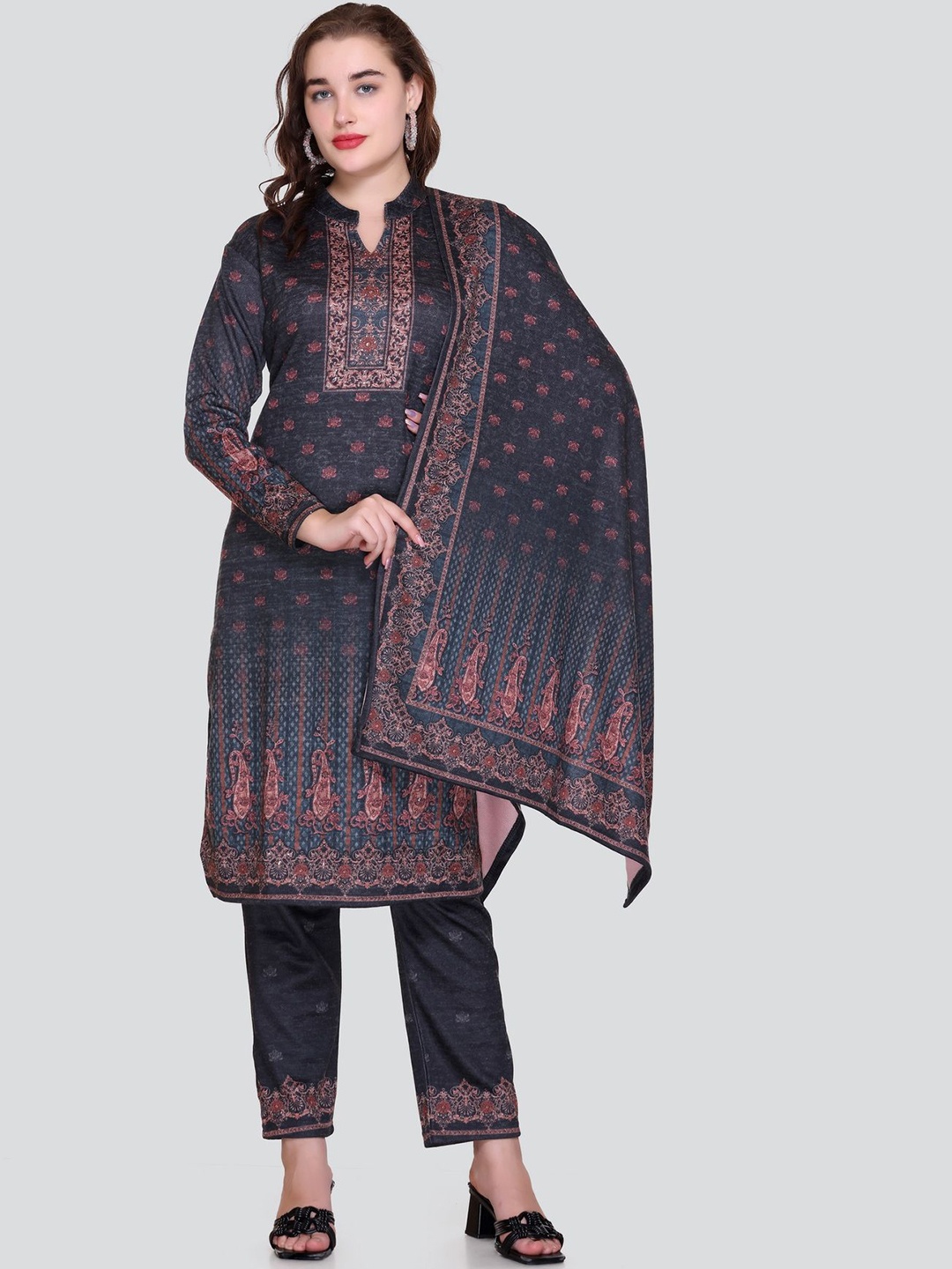 Melvin Floral Printed Mandarin Collar Woolen Straight Kurta With Trousers & Dupatta, Navy blue
Melvin Floral Printed Mandarin Collar Woolen Straight Kurta With Trousers & Dupatta, Navy blue