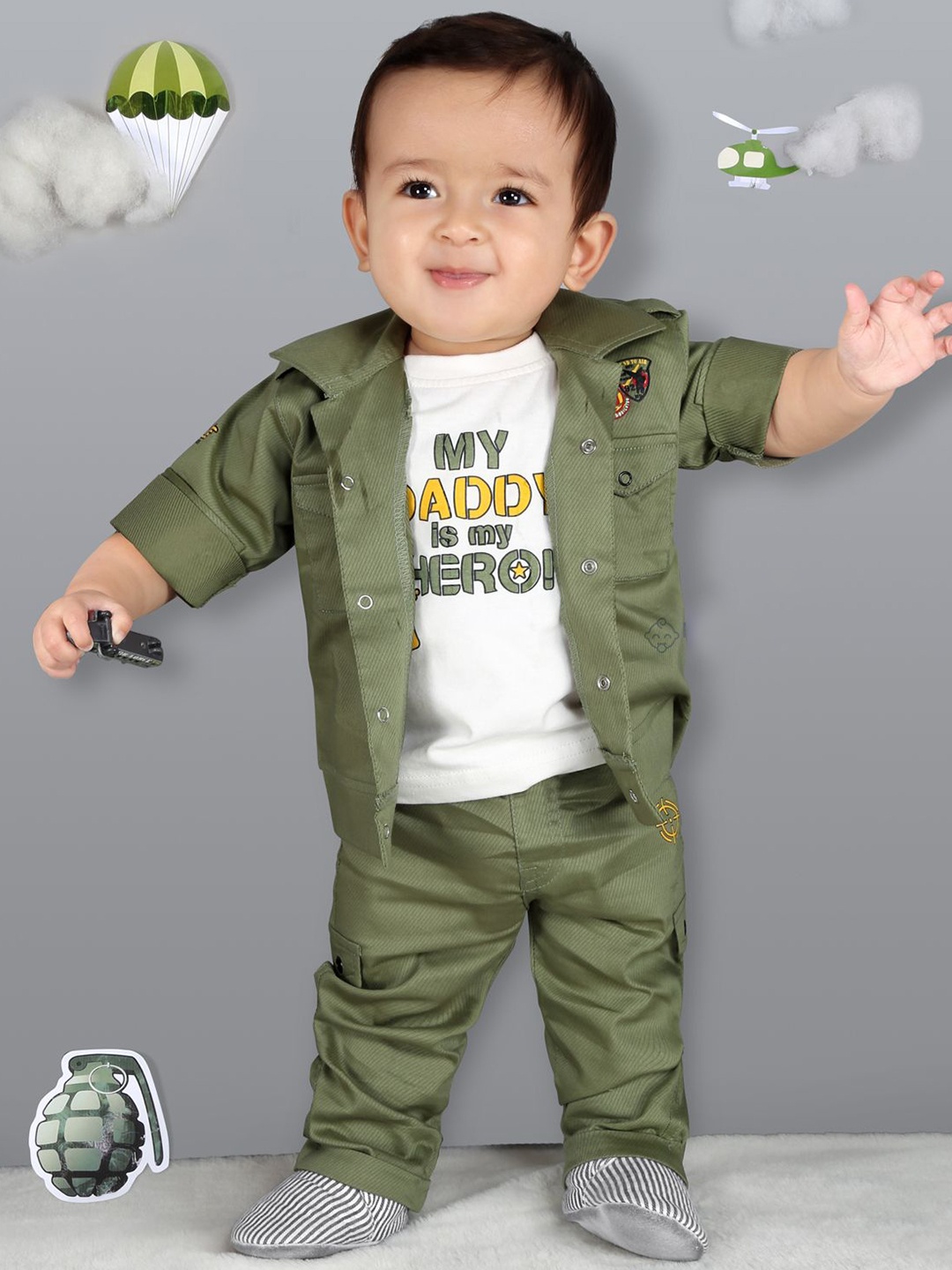 MashUp Boys Typography Printed Pure Cotton T-shirt With Trousers & Army Jacket, Olive
MashUp Boys Typography Printed Pure Cotton T-shirt With Trousers & Army Jacket, Olive