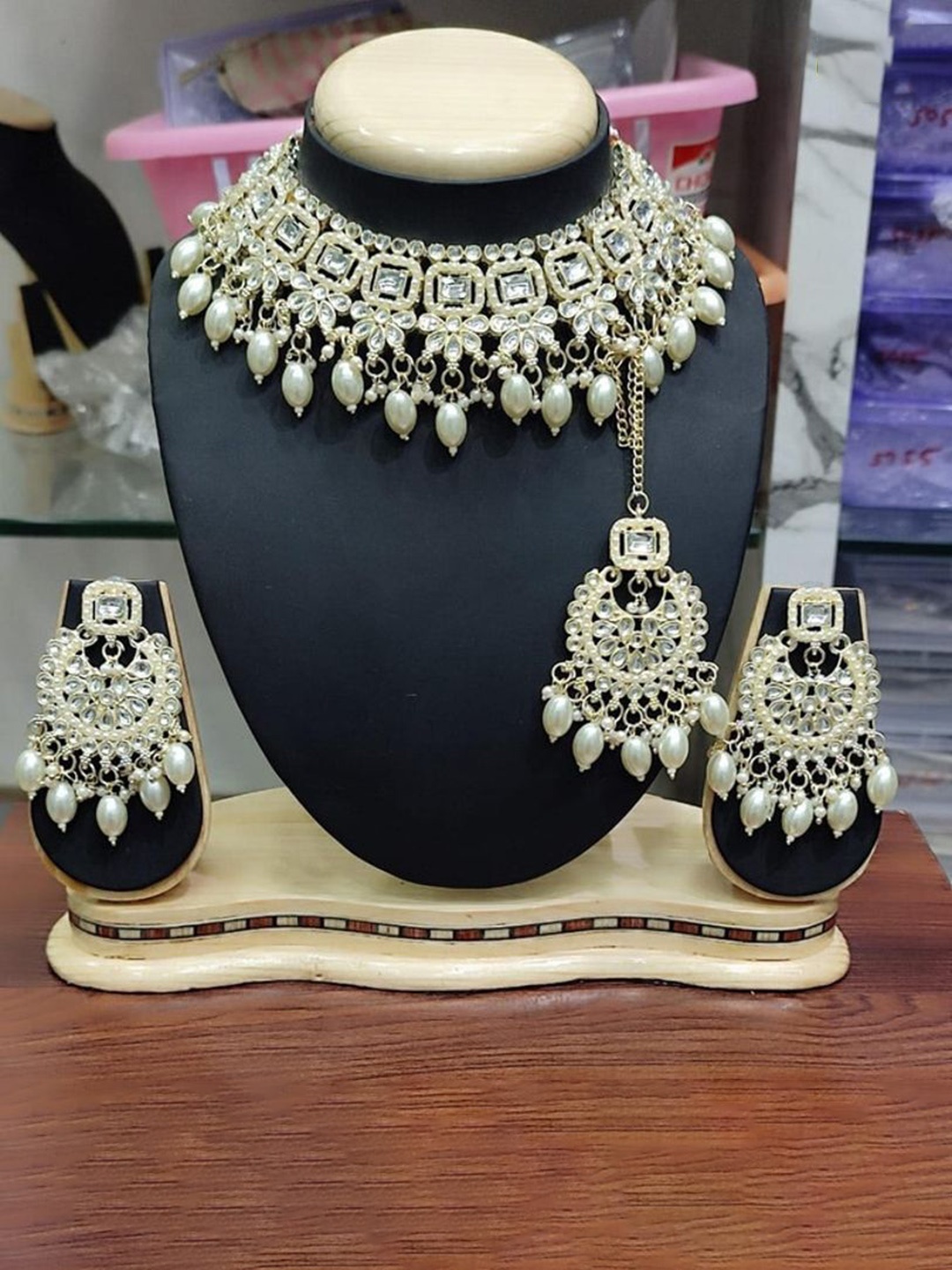 Gyaan Jewels Gold-Plated Stone-Studded & Beaded Necklace & Earrings With Maang Tika, White
Gyaan Jewels Gold-Plated Stone-Studded & Beaded Necklace & Earrings With Maang Tika, White