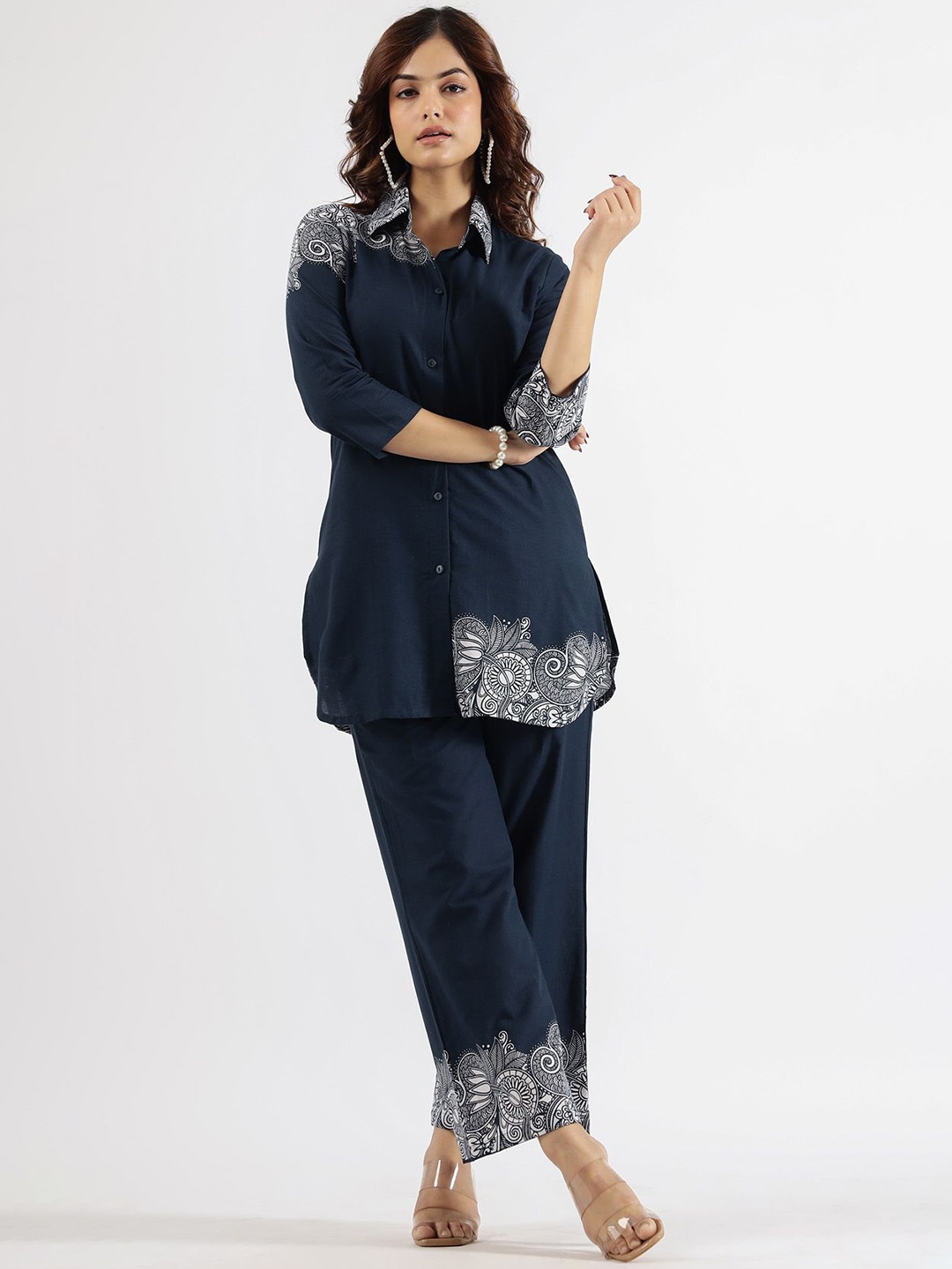 FLAVIA CREATION Printed Shirt Collar Three Quarter Sleeves Pure Cotton Shirt With Trouser, Navy blue
FLAVIA CREATION Printed Shirt Collar Three Quarter Sleeves Pure Cotton Shirt With Trouser, Navy blue