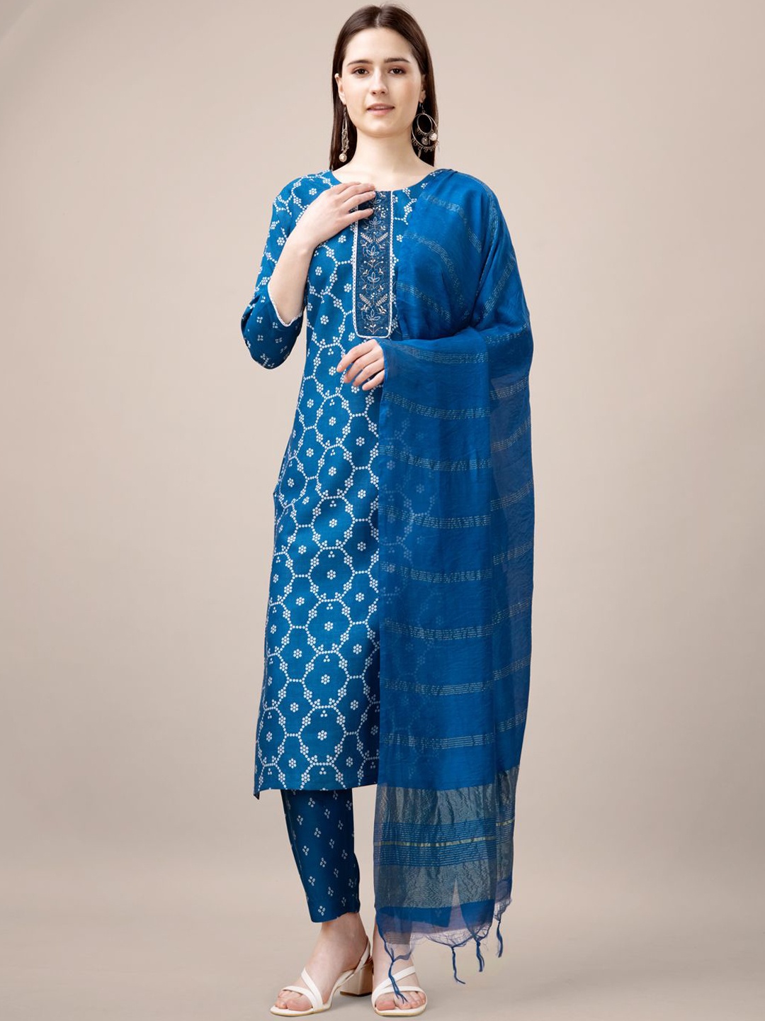BERISTON Round Neck Floral Printed Thread Work Straight Kurta with Trouser & Dupatta, Blue
BERISTON Round Neck Floral Printed Thread Work Straight Kurta with Trouser & Dupatta, Blue