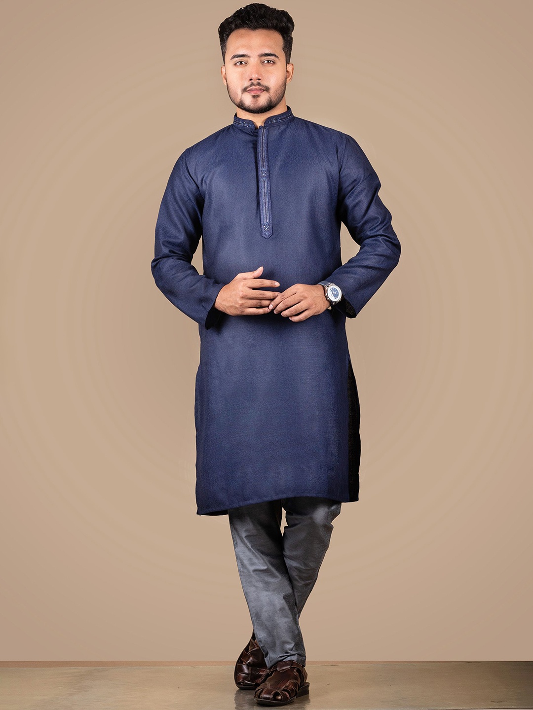 HERE&NOW Navy Blue Geometric Woven Design Mandarin Collar Thread Work Straight Kurta
HERE&NOW Navy Blue Geometric Woven Design Mandarin Collar Thread Work Straight Kurta