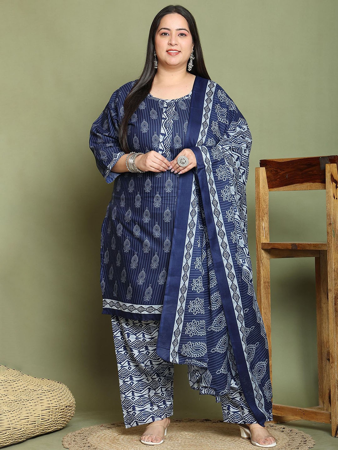 Rajnandini Plus Size Round Neck Floral Printed Straight Kurta with Salwar & Dupatta, Navy blue
Rajnandini Plus Size Round Neck Floral Printed Straight Kurta with Salwar & Dupatta, Navy blue