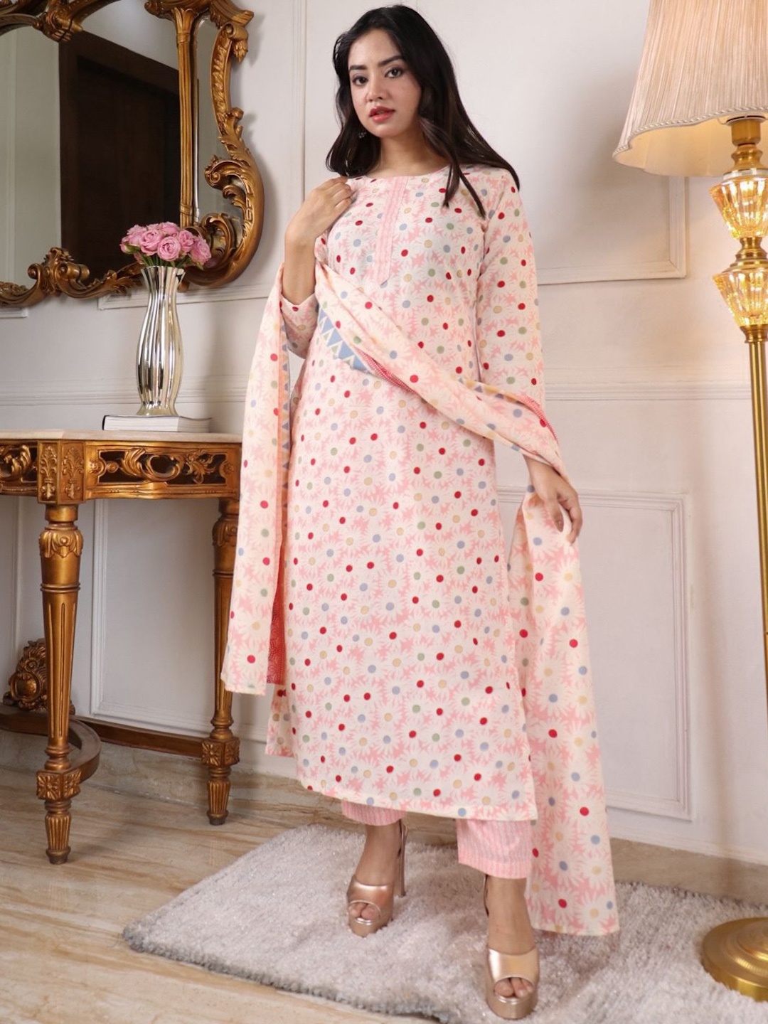 VIVARAA FASHION Women Floral Printed Regular Kurta With Trousers & With Dupatta, Peach
VIVARAA FASHION Women Floral Printed Regular Kurta With Trousers & With Dupatta, Peach