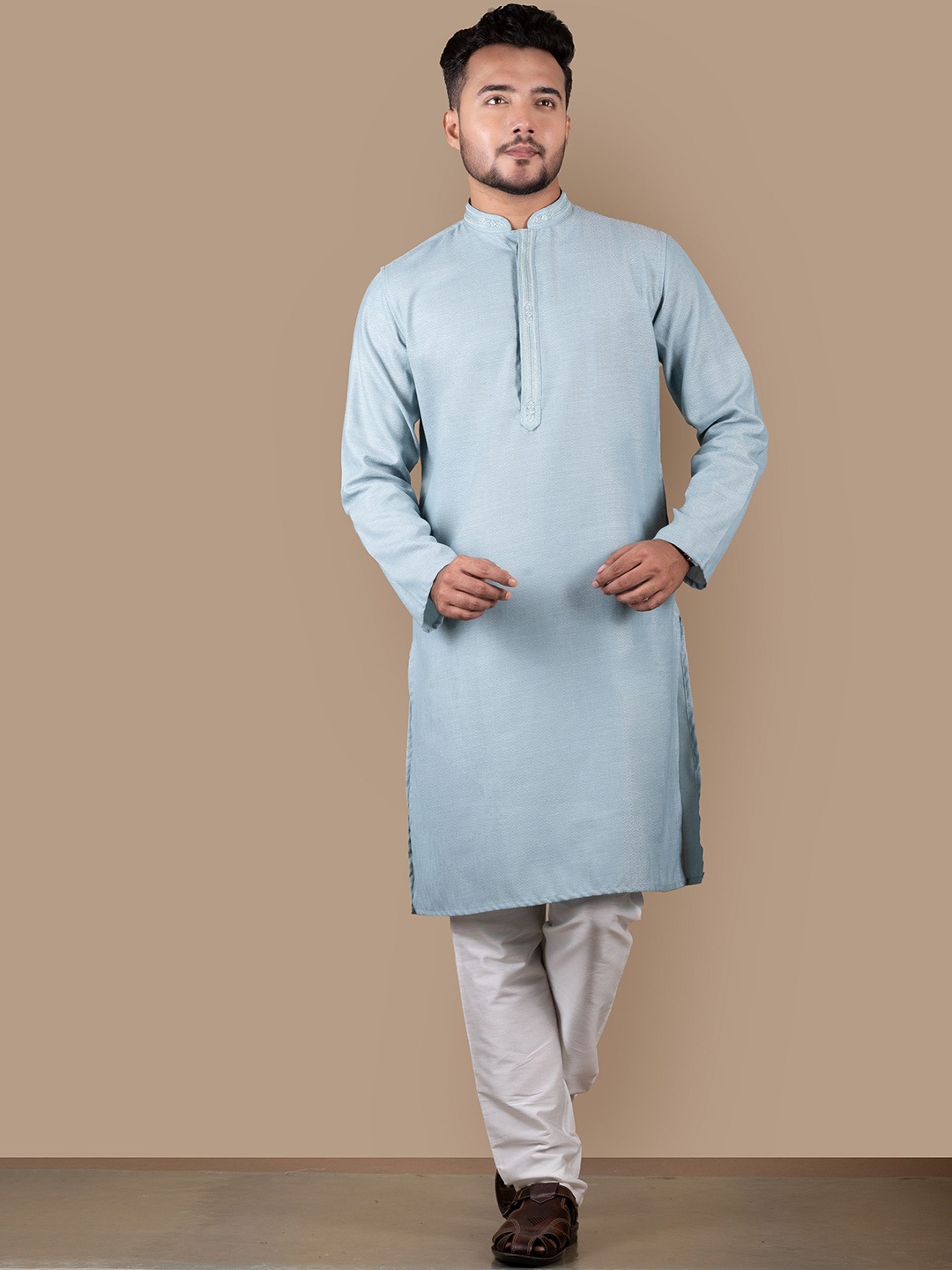 HERE&NOW Sea Green Mandarin Collar Geometric Woven Design Thread Work Straight Kurta
HERE&NOW Sea Green Mandarin Collar Geometric Woven Design Thread Work Straight Kurta