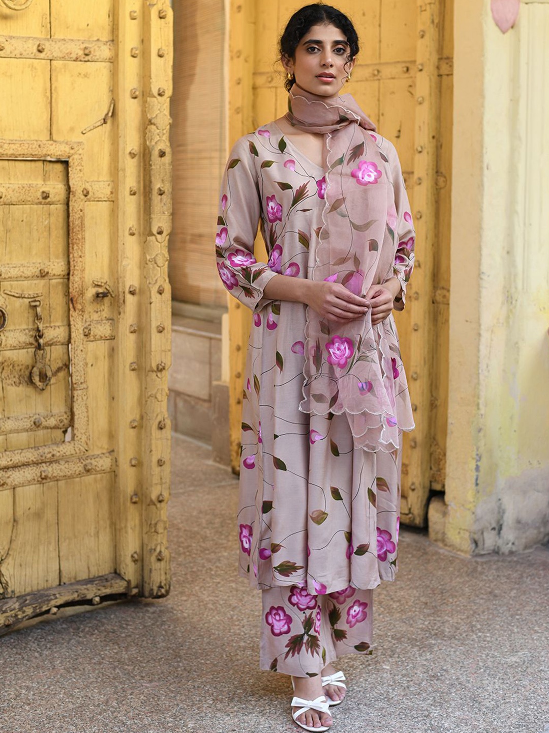 Rangeelo Women Floral Printed Regular Pure Cotton Kurta with Palazzos & With Dupatta, Brown
Rangeelo Women Floral Printed Regular Pure Cotton Kurta with Palazzos & With Dupatta, Brown