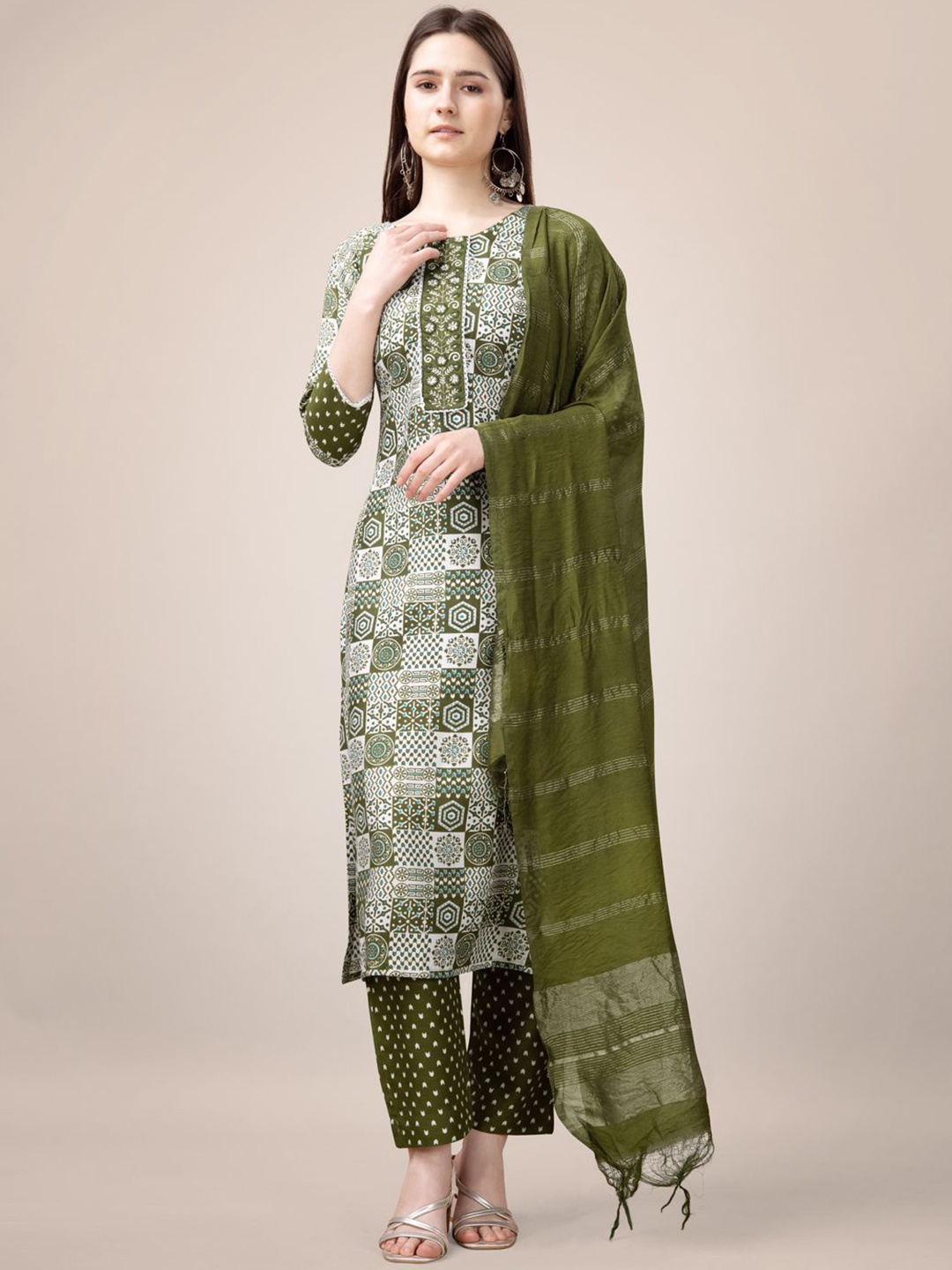 BERISTON Geometric Printed Regular Straight Kurta with Trousers & Dupatta, Green
BERISTON Geometric Printed Regular Straight Kurta with Trousers & Dupatta, Green