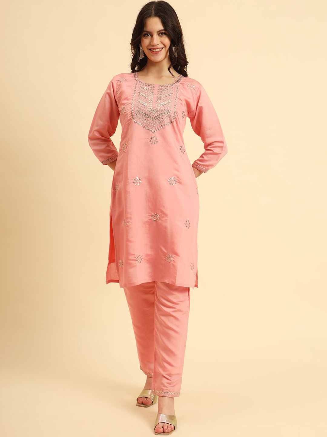 HERE&NOW Floral Embroidered Regular Straight Kurta with Trousers & Dupatta, Peach
HERE&NOW Floral Embroidered Regular Straight Kurta with Trousers & Dupatta, Peach