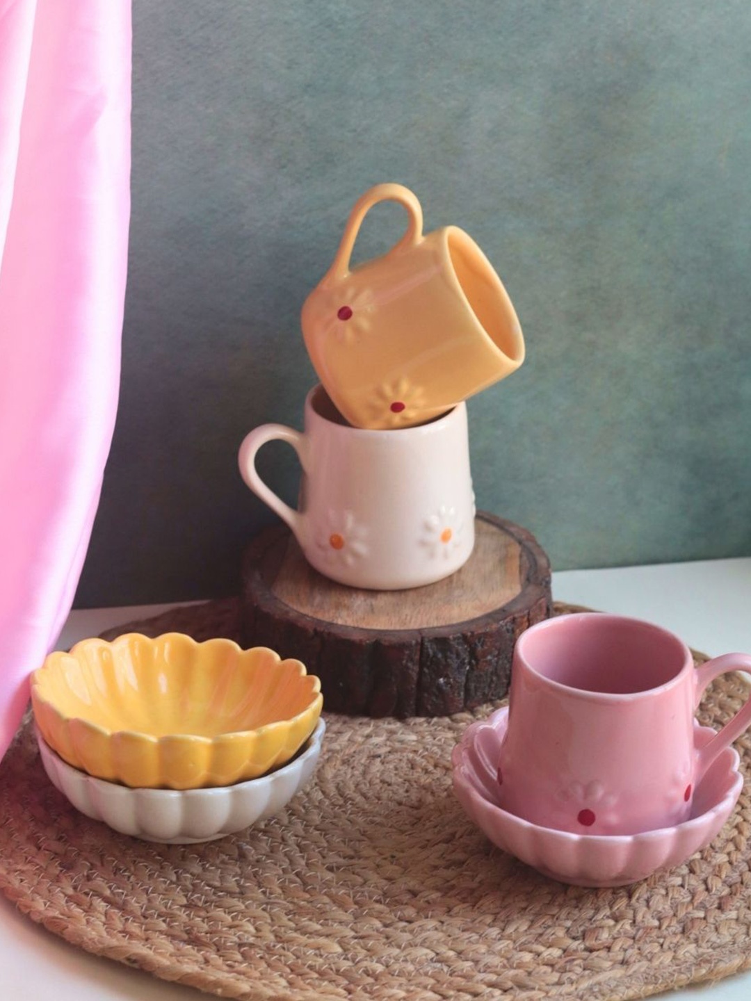 WEAVING HOMES Set of 6 Yellow & Pink Textured Ceramic Lily Mug & Flower Ice Cream Bowl
WEAVING HOMES Set of 6 Yellow & Pink Textured Ceramic Lily Mug & Flower Ice Cream Bowl