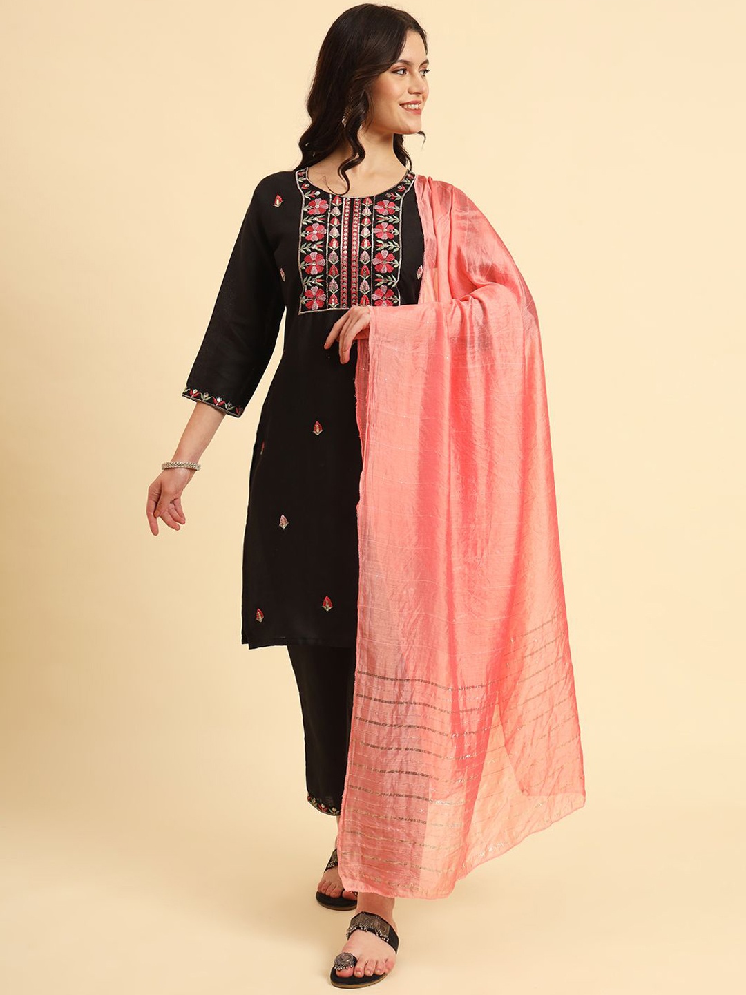 HERE&NOW Floral Embroidered Regular Cotton Silk Straight Kurta with Trousers & Dupatta, Black
HERE&NOW Floral Embroidered Regular Cotton Silk Straight Kurta with Trousers & Dupatta, Black