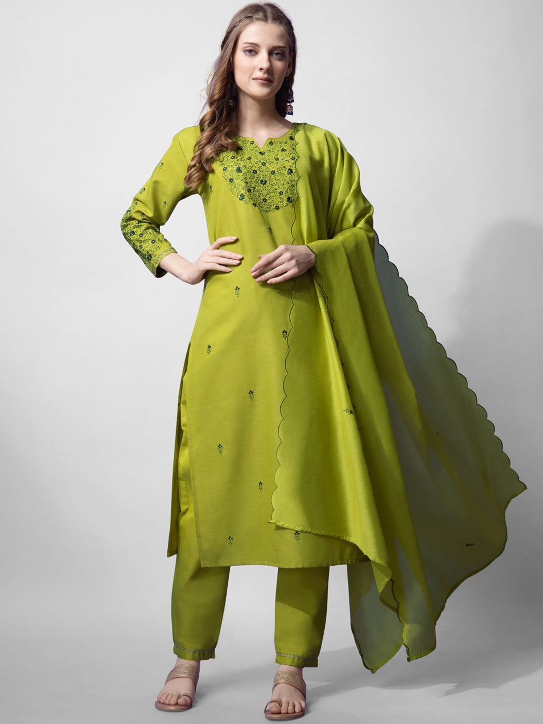 BERISTON Floral Embroidered Notch Neck Straight Kurta With Trousers & Dupatta, Green
BERISTON Floral Embroidered Notch Neck Straight Kurta With Trousers & Dupatta, Green
