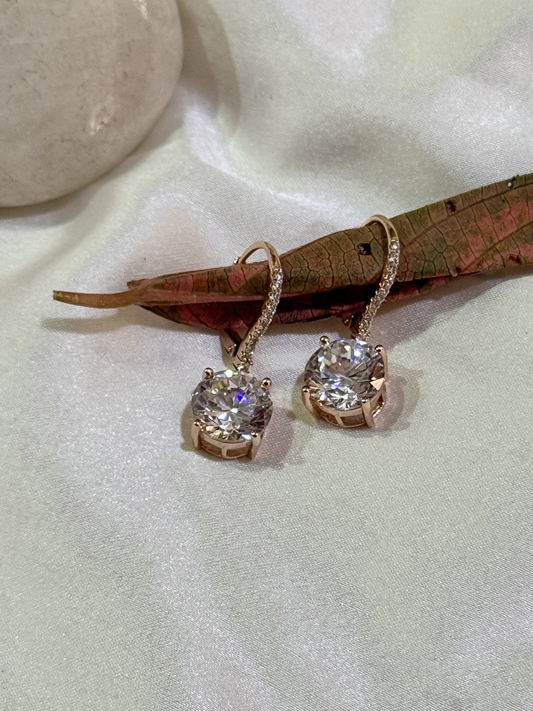 The Jewellery Tale Rose Gold-Plated American Diamond Stone Studded Circular Studs
The Jewellery Tale Rose Gold-Plated American Diamond Stone Studded Circular Studs