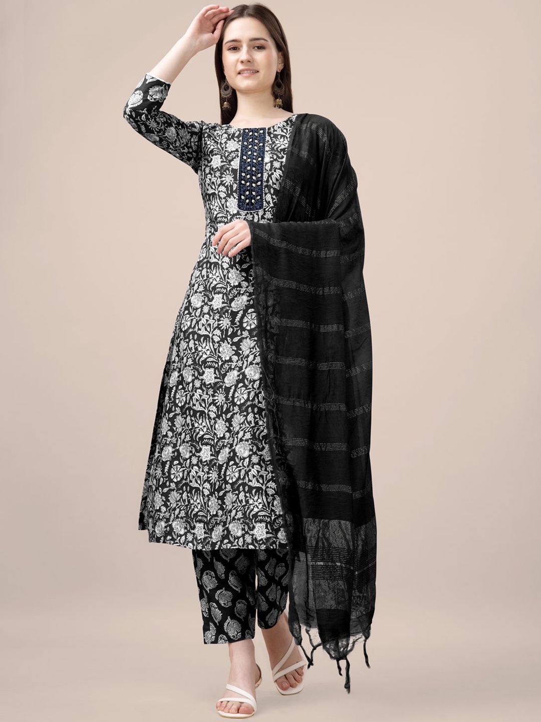 BERISTON Floral Printed Regular Sequinned Straight Kurta with Trousers & Dupatta, Black
BERISTON Floral Printed Regular Sequinned Straight Kurta with Trousers & Dupatta, Black