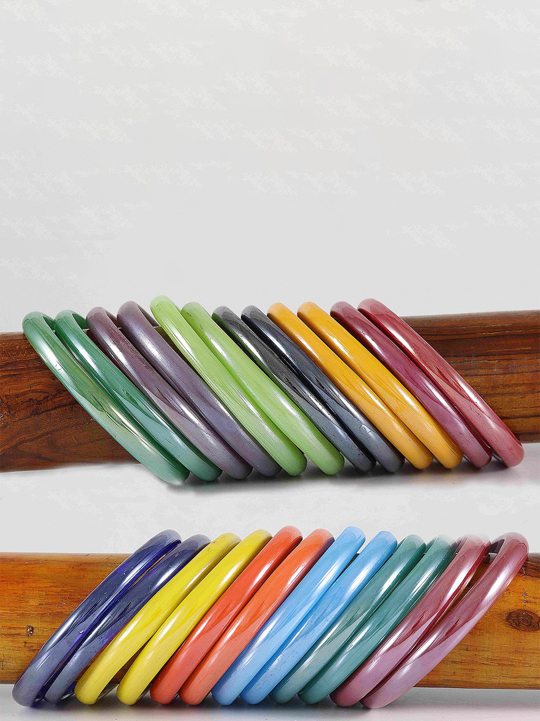 ZULKASet of 54 Latest Metal with Pearls Zircon & Velvet Bangles Bridal Chuda with Latkan, Black
ZULKASet of 54 Latest Metal with Pearls Zircon & Velvet Bangles Bridal Chuda with Latkan, Black