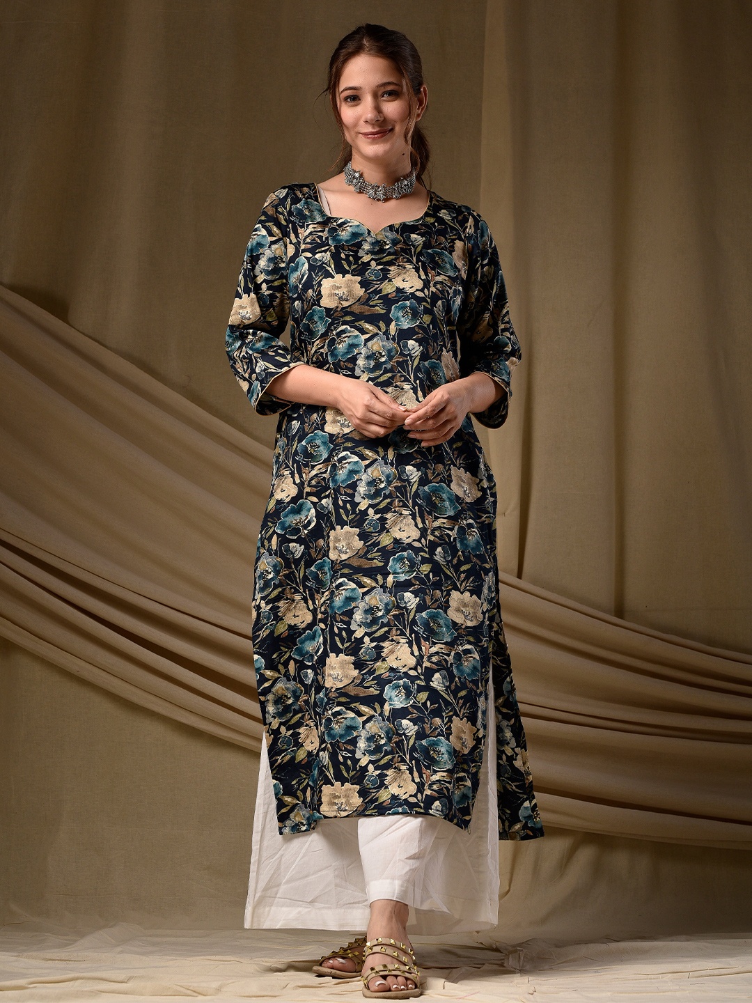 DIMPLE DESIGN STUDIO Floral Digital Printed Sweetheart Neck Pure Cotton Straight Kurta, Navy blue
DIMPLE DESIGN STUDIO Floral Digital Printed Sweetheart Neck Pure Cotton Straight Kurta, Navy blue