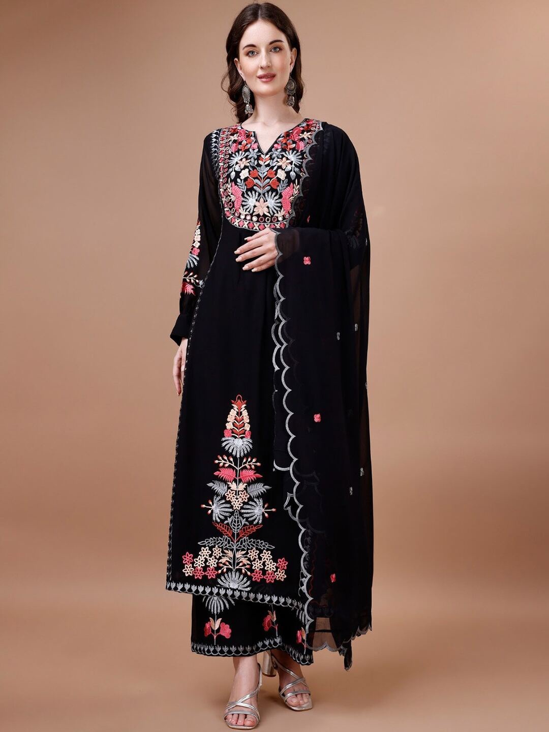 SHIJILA Women Floral Embroidered Regular Thread Work Kurta with Trousers & With Dupatta, Black
SHIJILA Women Floral Embroidered Regular Thread Work Kurta with Trousers & With Dupatta, Black