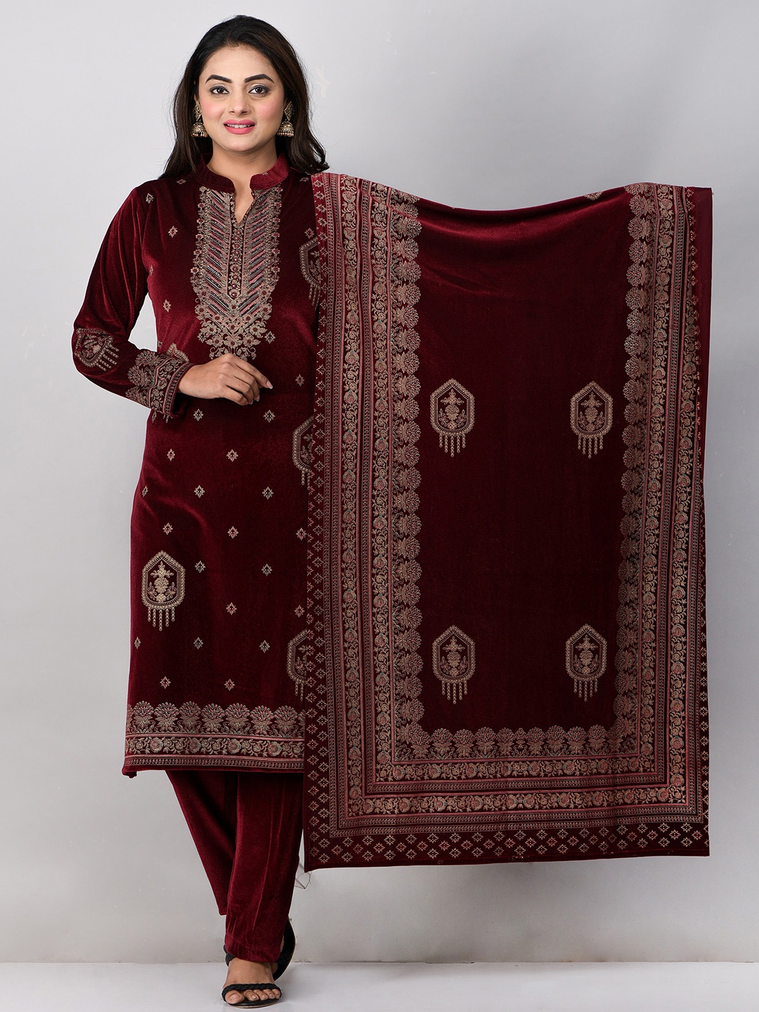 EVORA Floral Embroidered Mandarin Collar Velvet Straight Kurta With Trousers & Dupatta, Red
EVORA Floral Embroidered Mandarin Collar Velvet Straight Kurta With Trousers & Dupatta, Red