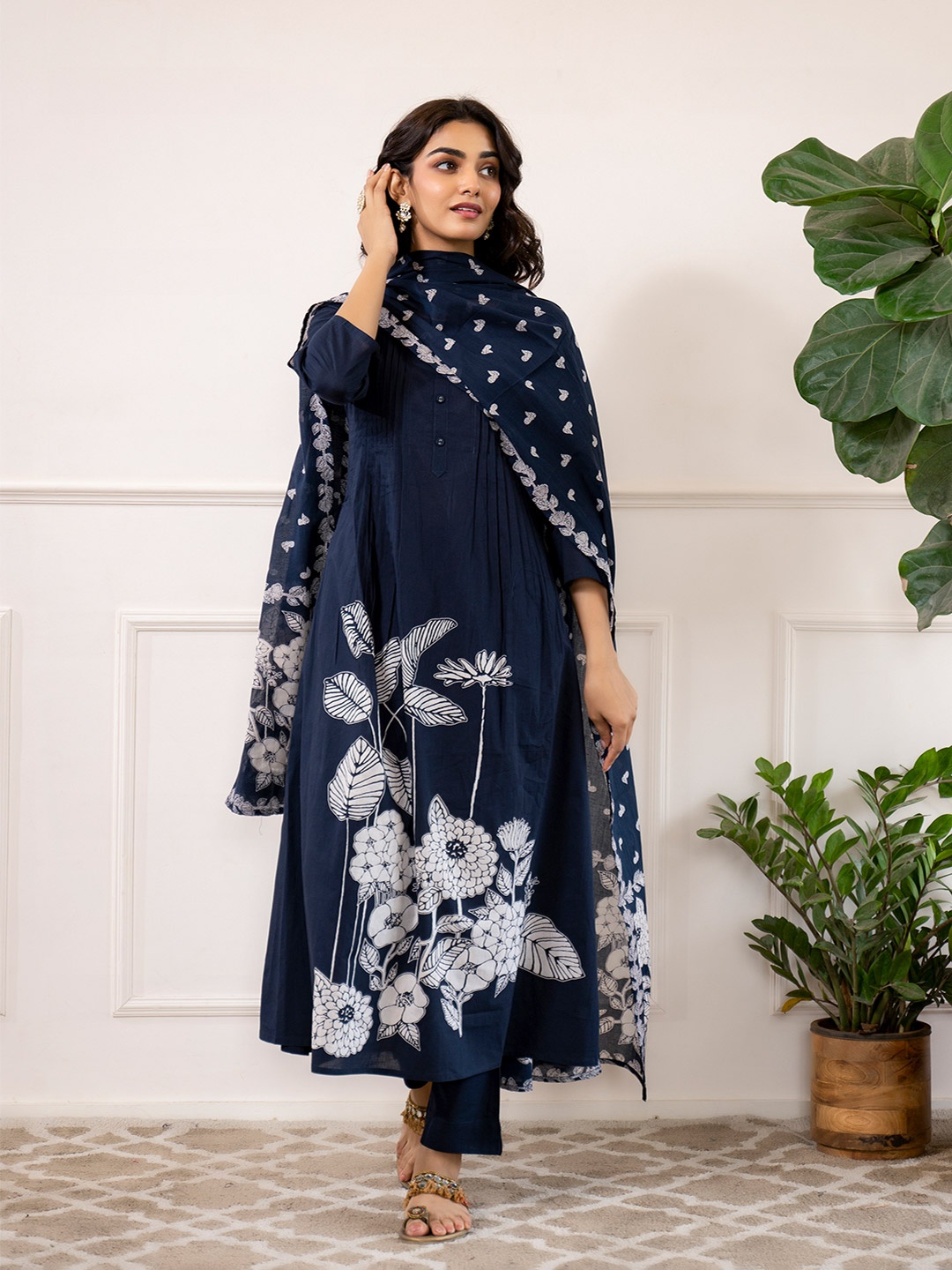 Divena Floral Printed Regular Pure Cotton Anarkali Kurta with Trousers & Dupatta, Navy blue
Divena Floral Printed Regular Pure Cotton Anarkali Kurta with Trousers & Dupatta, Navy blue