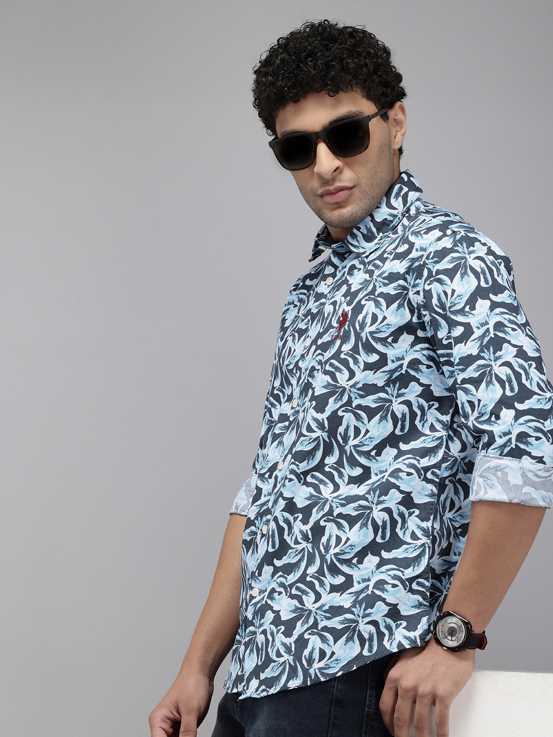 U.S. Polo Assn. Denim Co. Pure Cotton Slim Fit Floral Printed Casual Shirt, Navy blue
U.S. Polo Assn. Denim Co. Pure Cotton Slim Fit Floral Printed Casual Shirt, Navy blue